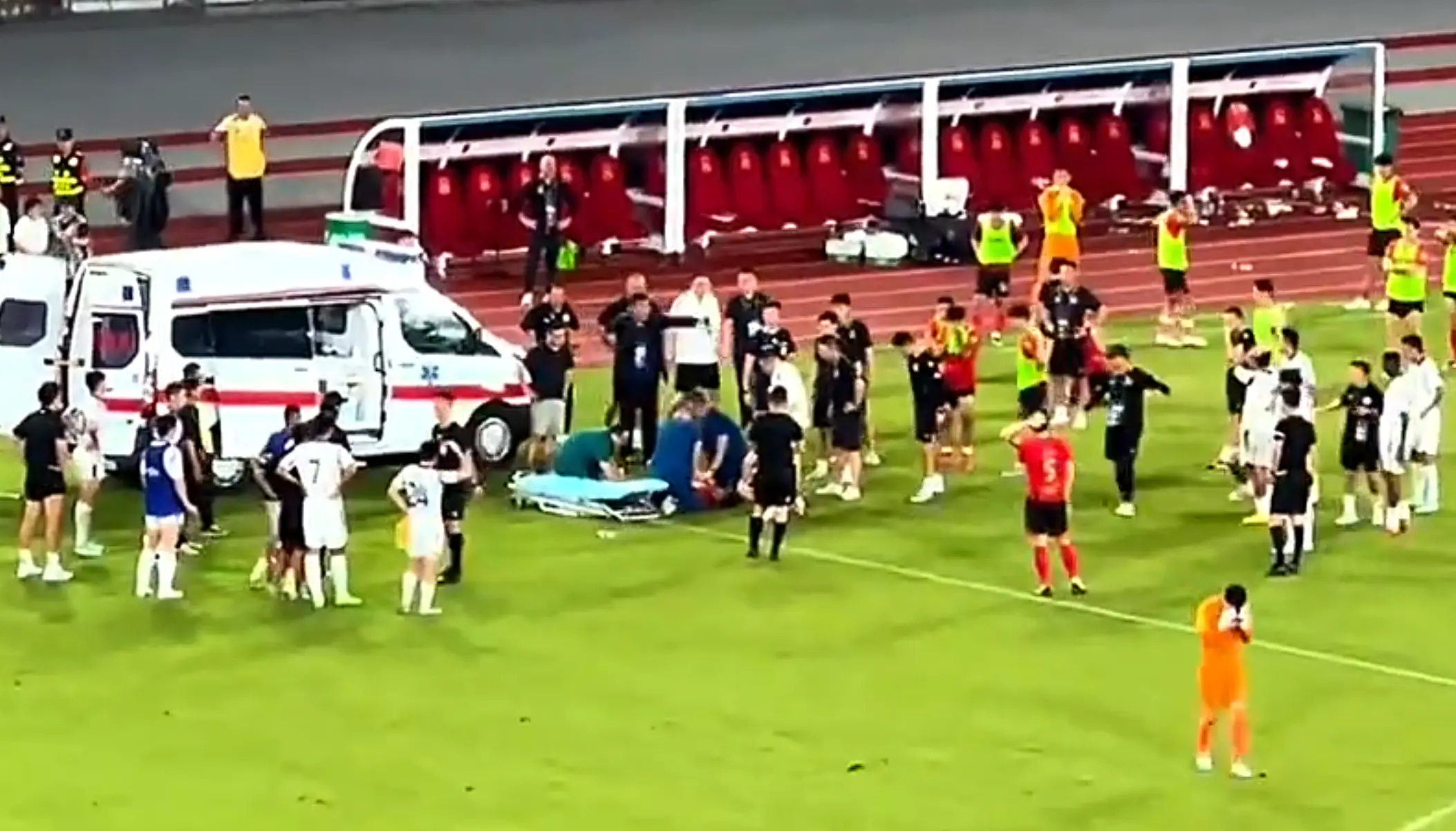 紧招手, 随后俱乐部 紧招手, 随后俱乐部