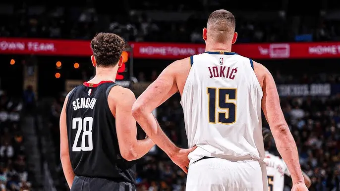 记者凯利, 包括让他参